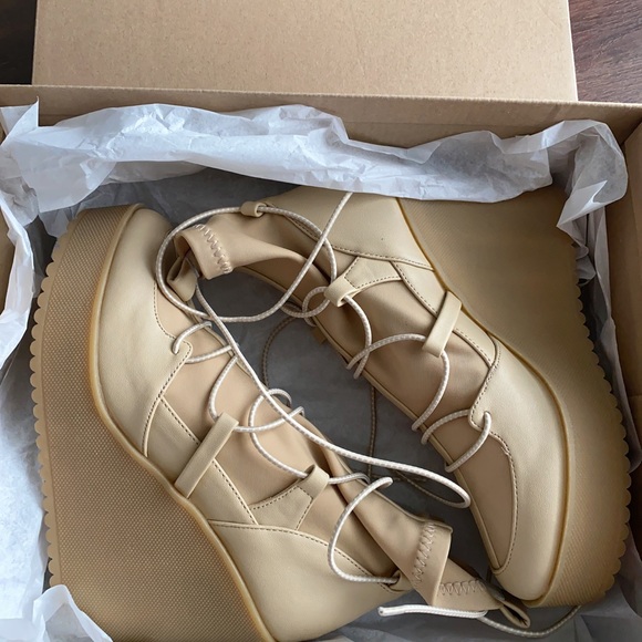 Brand new bootie - Picture 3 of 10